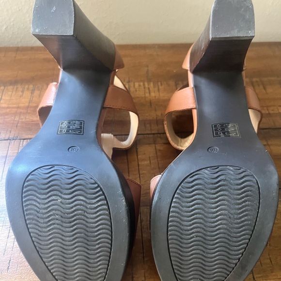 Moda Spana Brown Platform Heels - Picture 5 of 5